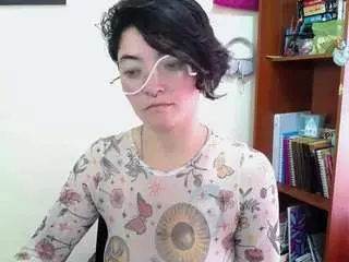 Camsoda Free Porn Cam of cameliasaenz