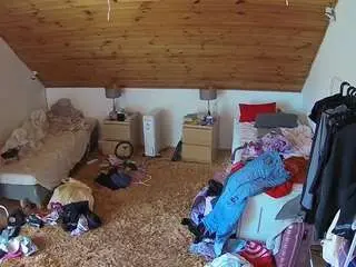 Camsoda Sex Cam of voyeurcam-julmodels-whitebed-3