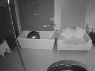 Camsoda Sex Chat of voyeurcam-casa-salsa-bathroom-3