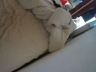 Camsoda Best Webcam of voyeurcam-julmodels-whitebed-4