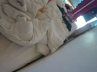 Camsoda Live Sex Cam of voyeurcam-julmodels-whitebed-4