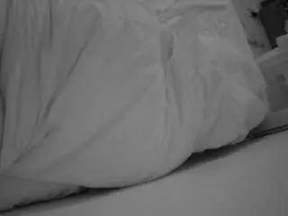 Camsoda Nude Webcam of voyeurcam-julmodels-whitebed-4