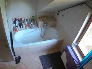 Camsoda Sex Chat of voyeurcam-julmodels-bath-2nd-1