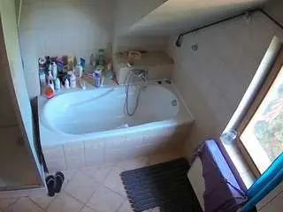 Camsoda Free Live Porn of voyeurcam-julmodels-bath-2nd-1