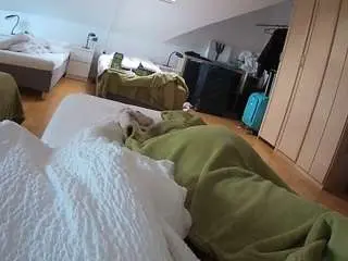 Camsoda Live Sex Cam of voyeurcam-julmodels-bed-1