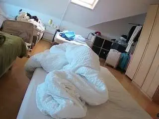 Camsoda Watch Live Sex Cams of voyeurcam-julmodels-bed-1