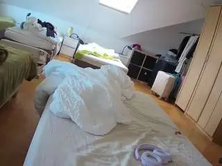 Camsoda Best Webcam of voyeurcam-julmodels-bed-1