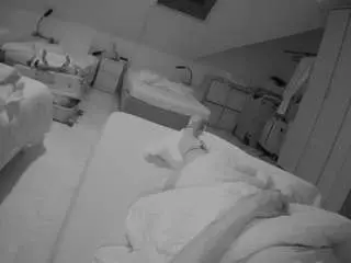 Camsoda Private Sex Chat of voyeurcam-julmodels-bed-1