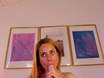 Chaturbate Live Sex Cam of lyana_xz