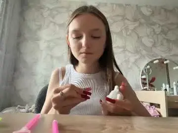 Chaturbate Live Sex Cam of lueyowell