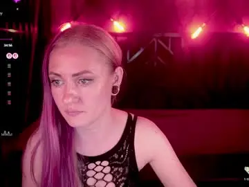 Chaturbate Live Sex Cam of dramaquenn