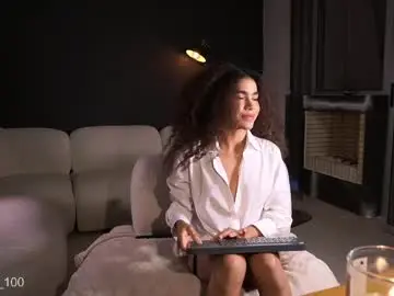 Chaturbate Free Porn Cam of paulacora100