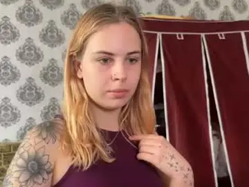 Chaturbate Live Sex Cam of alismoona