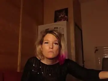 Chaturbate Live Sex Cam of findom_lady_shine