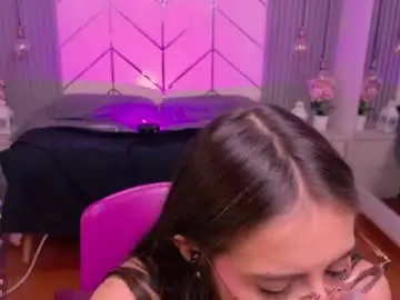 Chaturbate Live Sex Cam of alessia_moore