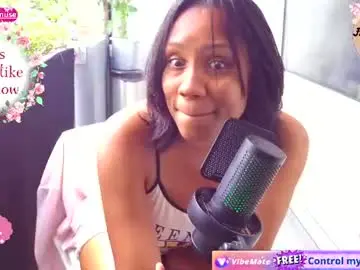 Chaturbate Live Sex Cam of yayamuse