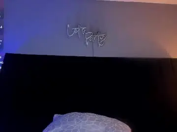 Chaturbate Live Sex Cam of isaxcurves