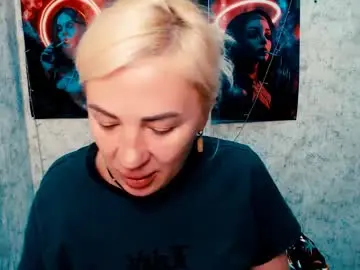 Chaturbate Live Sex Cam of alinafrey_
