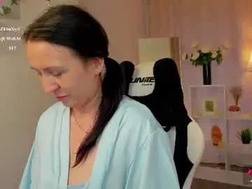 Chaturbate Nude Webcam of lea_shadom