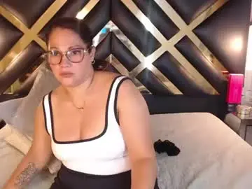 Chaturbate Sex Cam of samira_lennox