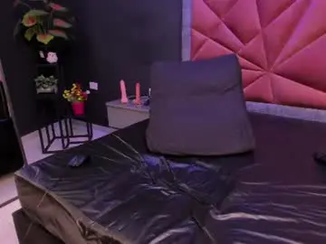 Chaturbate Live Sex Cam of mia_milff
