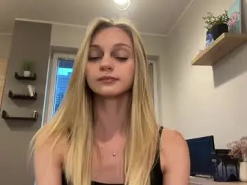 Chaturbate Sex Cam of mikkiskees
