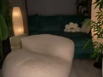 Chaturbate Live Sex Cam of mila_sapphire