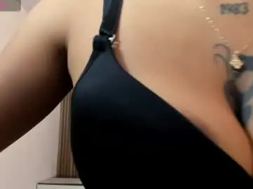 Chaturbate Adult Video Chat of yara_shine1