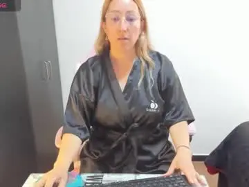 Chaturbate Live Sex Cam of hottychrystal