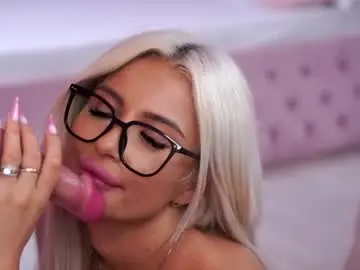 Chaturbate Watch Live Sex Cams of larabrynn