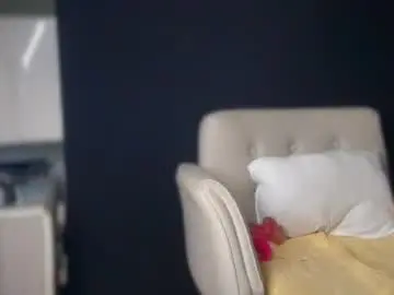 Chaturbate Live Sex Cam of ema_lov3