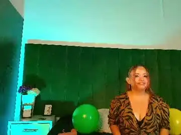 Chaturbate Live Sex Cam of alana_petite