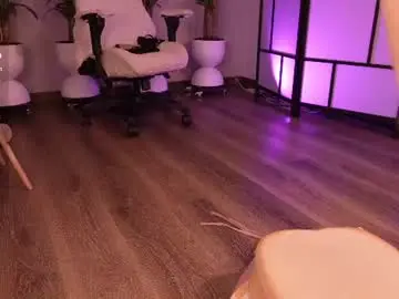 Chaturbate Live Sex Cam of lau__1