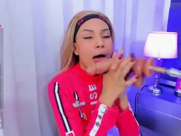 Chaturbate Nude Webcam of mia_poppy