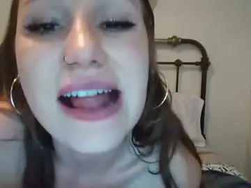 Chaturbate Live Sex Cam of milf_s14