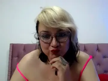 Chaturbate Live Sex Cam of anyaluxx