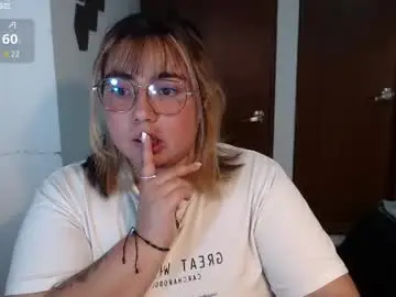 Chaturbate Adult Video Chat of yini_angel07