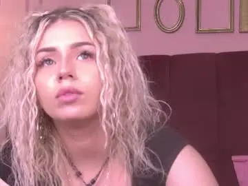 Chaturbate Live Sex Cam of maddisonblush