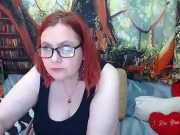 Chaturbate Live Sex Cam of dyannelovee