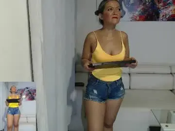 Chaturbate Sex Cam of tinymilf_
