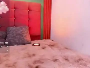 Chaturbate Live Sex Cam of raven_smith_