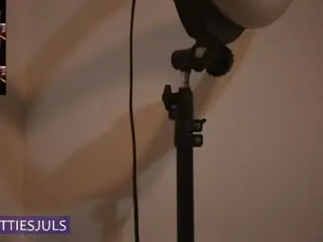 Chaturbate Free Porn Cam of hottiesjuls