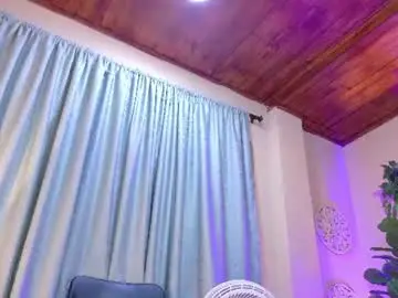 Chaturbate Live Sex Cam of chloerossee