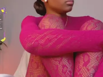 Chaturbate Live Sex Cam of ahvi_ebony