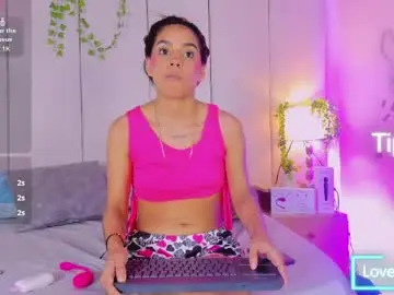 Chaturbate Nude Webcam of mia_rousse25