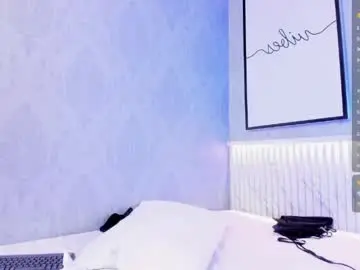Chaturbate Live Sex Cam of isa_little4u