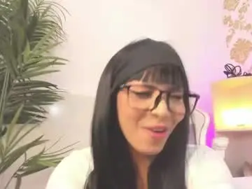 Chaturbate Live Sex Cam of ema_lambert