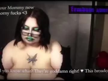 Chaturbate Nude Webcam of kinkybaddie69