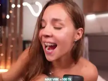 Chaturbate Free Live Porn of mon1_day