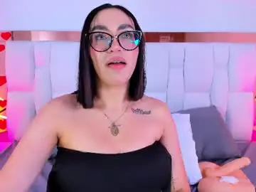 Chaturbate Live Sex Cam of camille_juicy